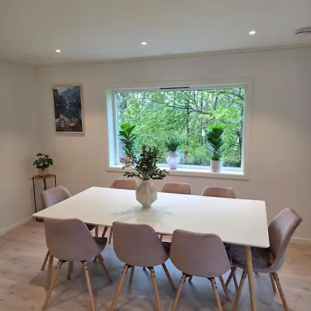 Family For 9, Sunnmore Alps, Fjord, Apartment Sykkylven